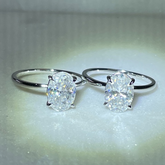 2.5ct Oval Moissanite Ring - Picture 16 of 17